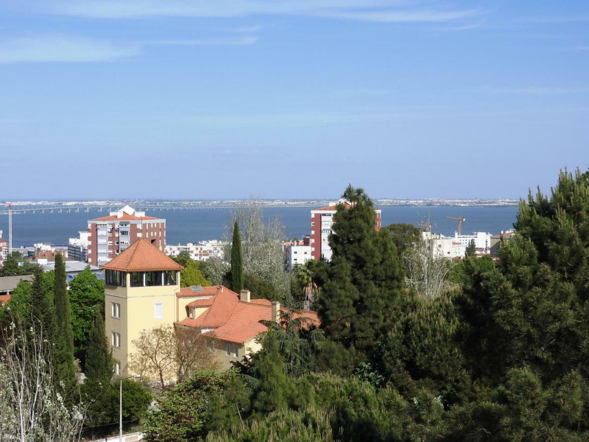Lisbon Airport Hostel Bagian luar foto