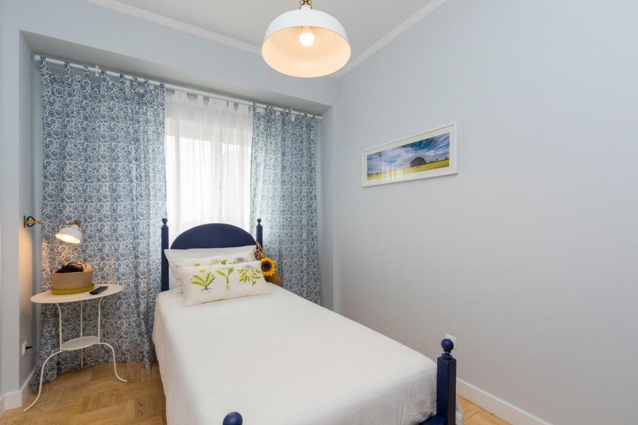 Lisbon Airport Hostel Bagian luar foto